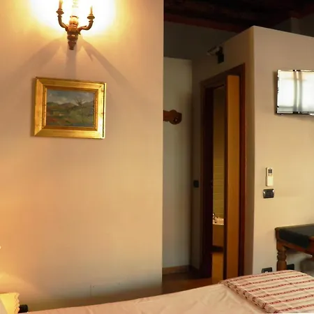 In Centro Charme 4* بيرغامو