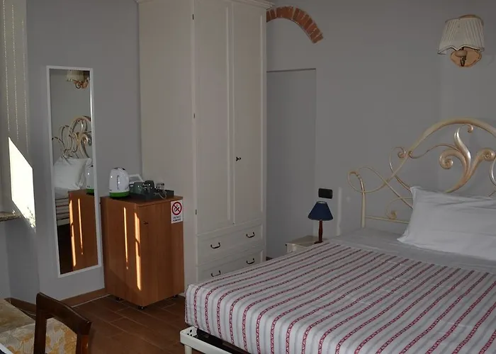 לינה וארוחת בוקר In Centro Charme 4*